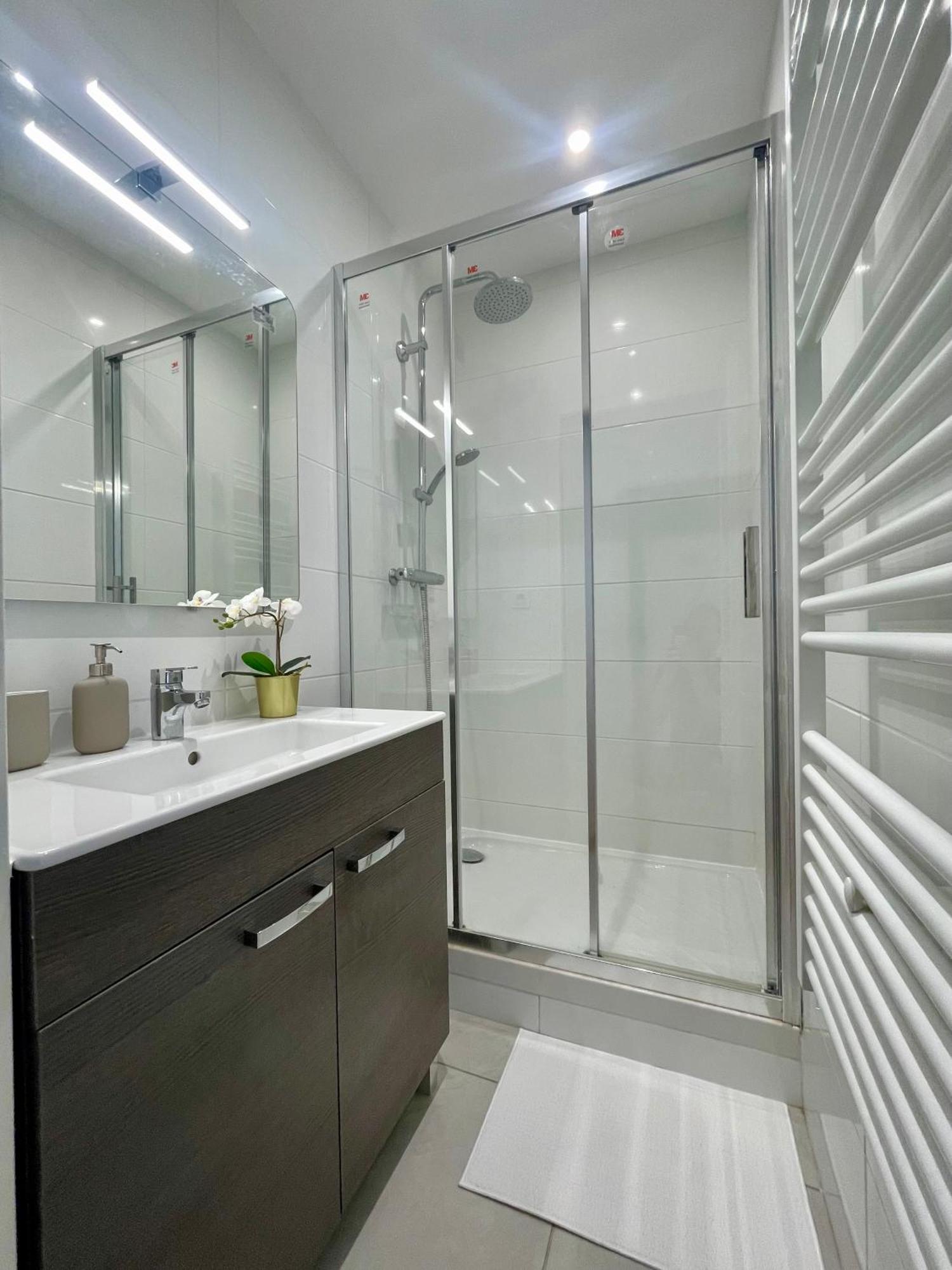 Bngo I Le Spacieux I 3 Chambres, 2 Salles De Bain, Parking Prive Gratuit, 8 Personnes, Vieux Lyon Hypercentre מראה חיצוני תמונה